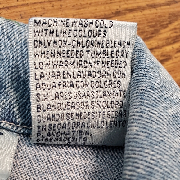 1990s Bill Blass Denim Vest with Colorful Embroidery - Picture 8 of 9